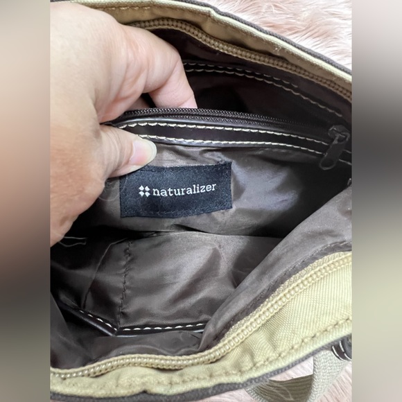 NATURALIZER sling bag in Nude color - Picture 6 of 7
